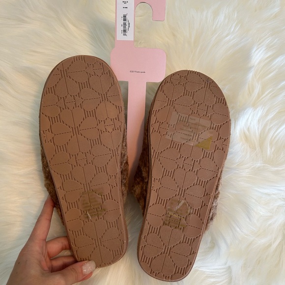 ๐ซ Sold ๐ซ Kate spade fluffy slippers NWT size 7 - Picture 4 of 5